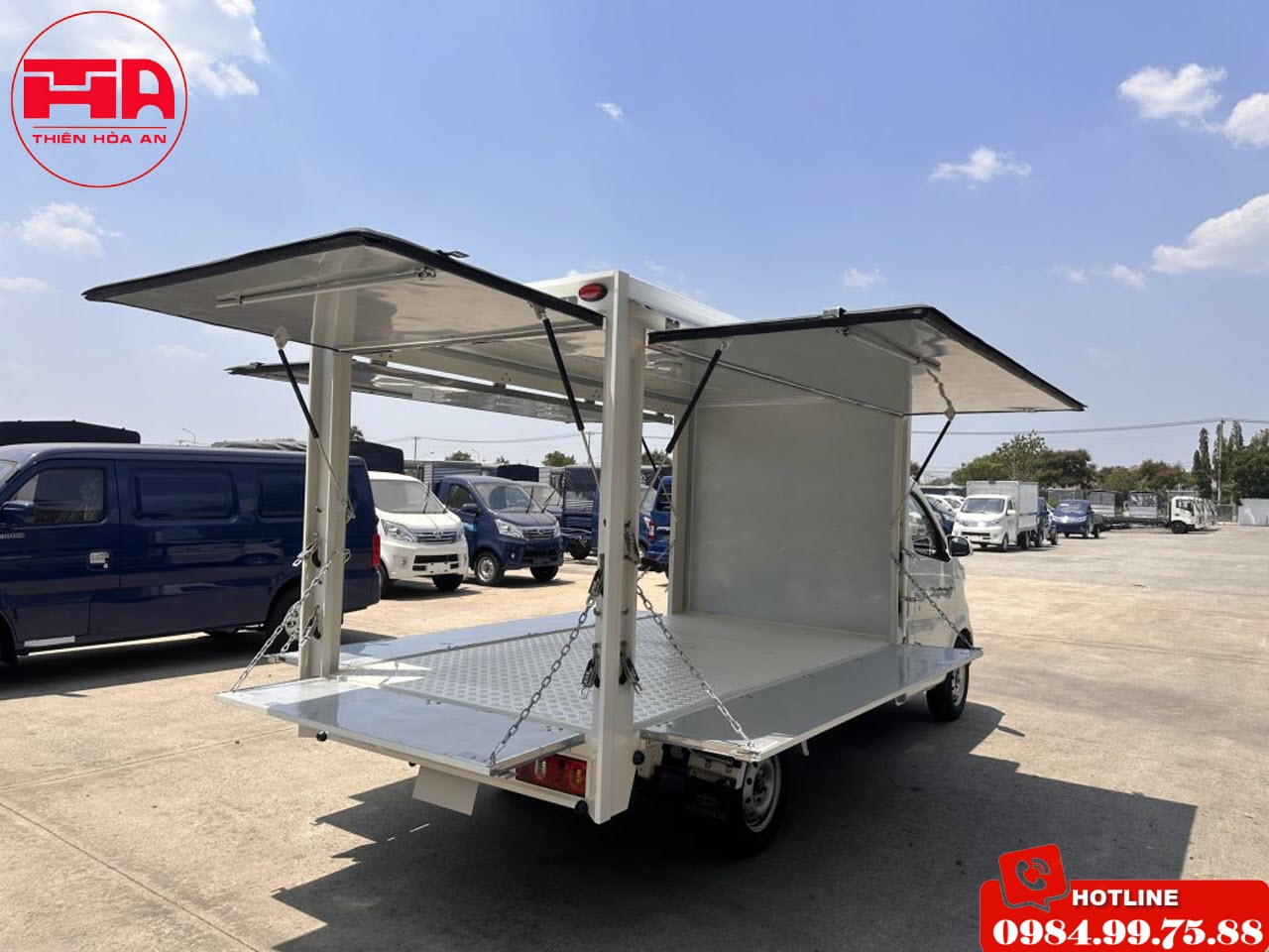 Xe tải Tera Star 900kg Thùng Cánh Dơi