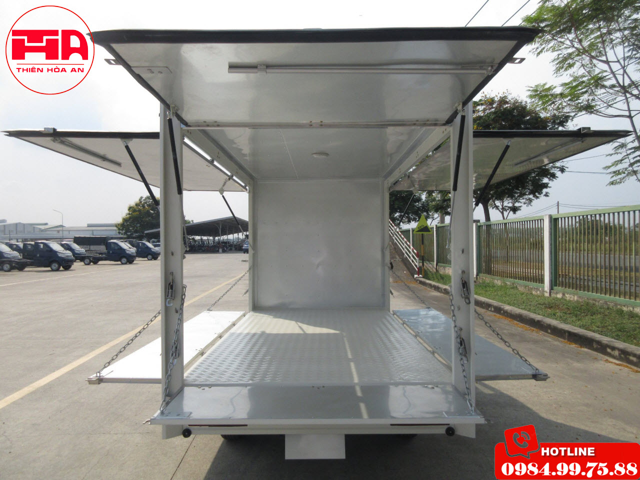 giá xe tải Tera Star 990kg thùng cánh dơ
