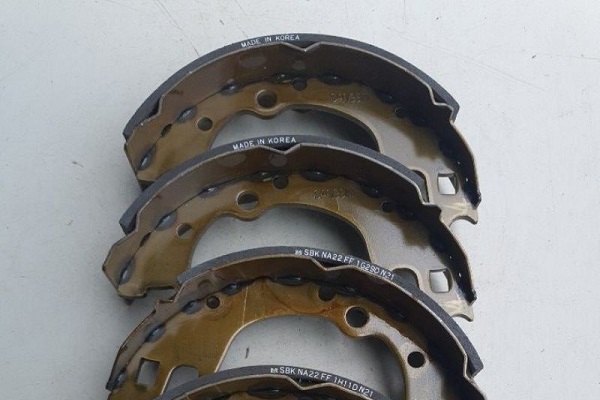 bố thắng xe tải